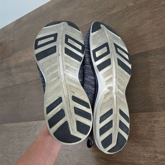 Athletic_Shoes